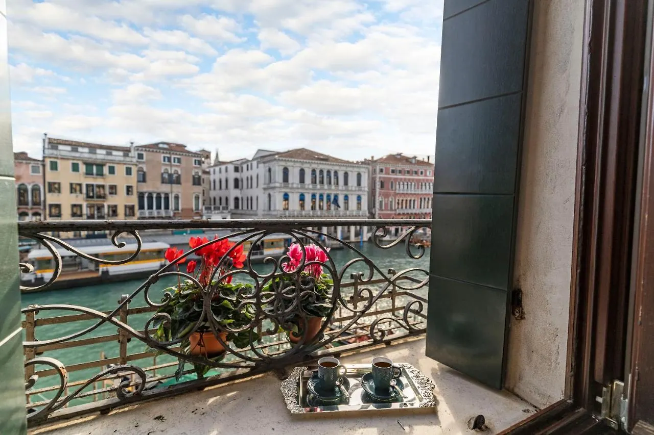 Rialto Grand Canal By Wonderful Italy Venise